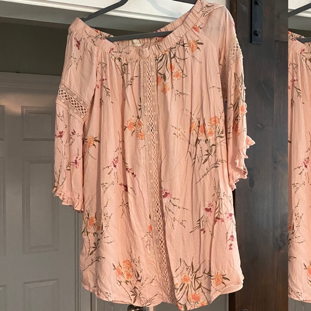 Off the shoulder altar’d state floral dress
